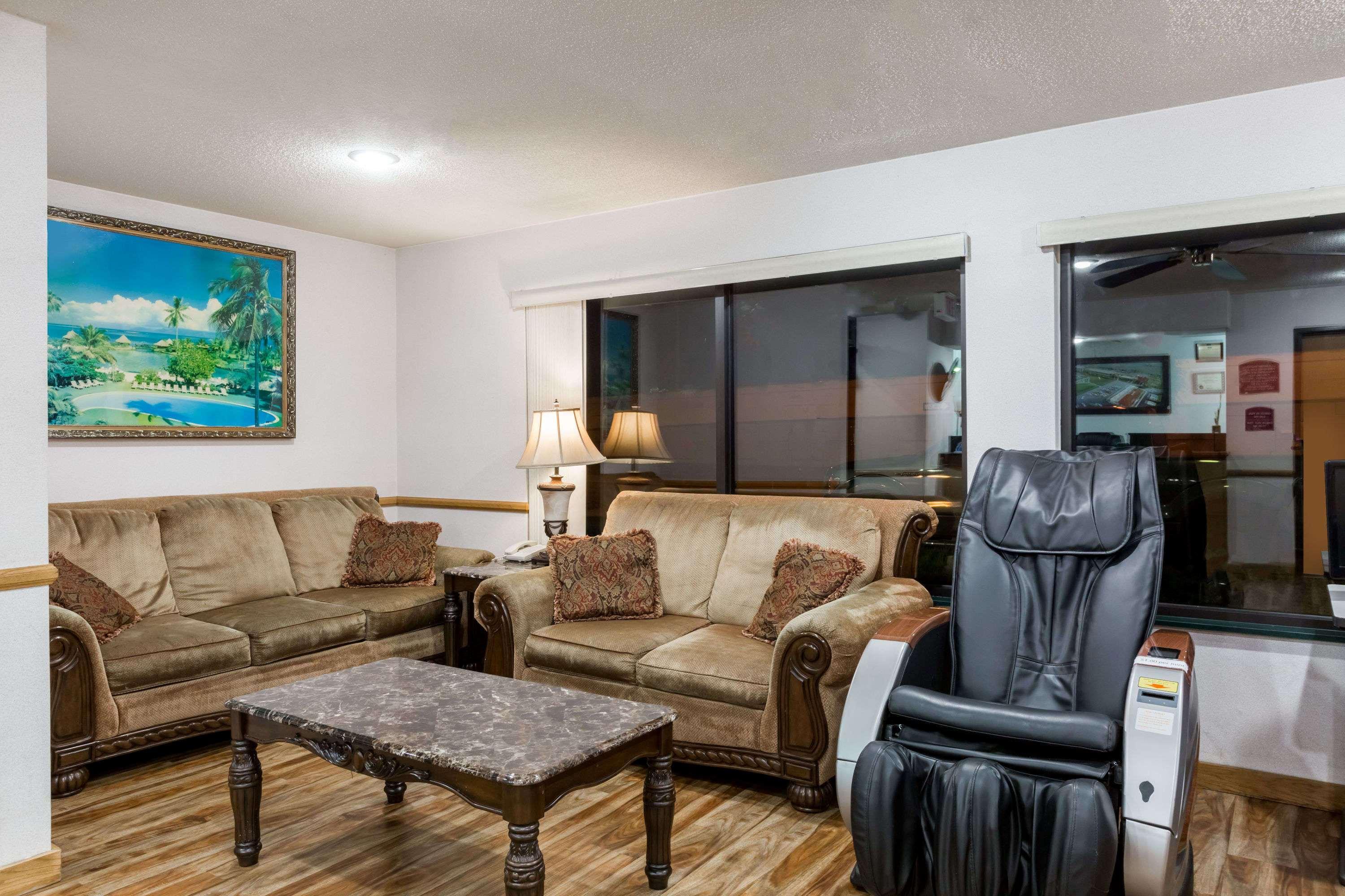 Howard Johnson By Wyndham Wichita Airport Exteriér fotografie